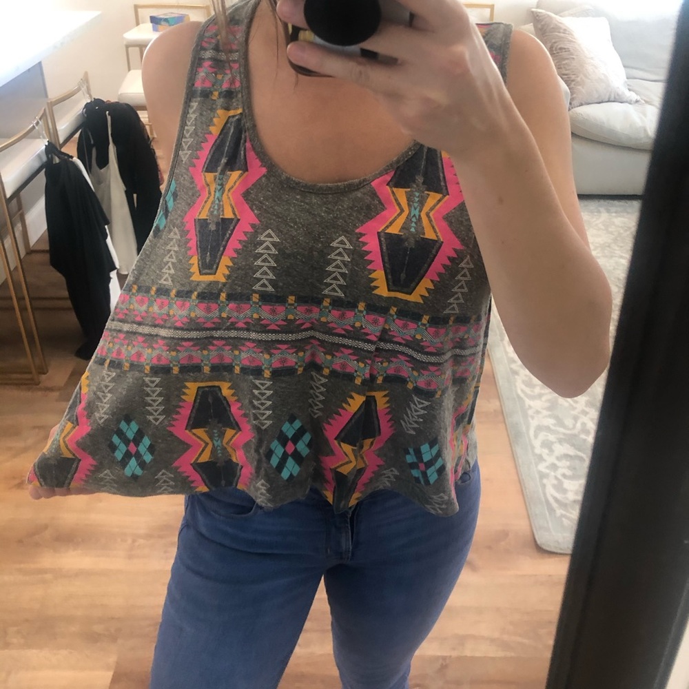 Aztec Print Cropped Tank Top - Picture 3 of 4